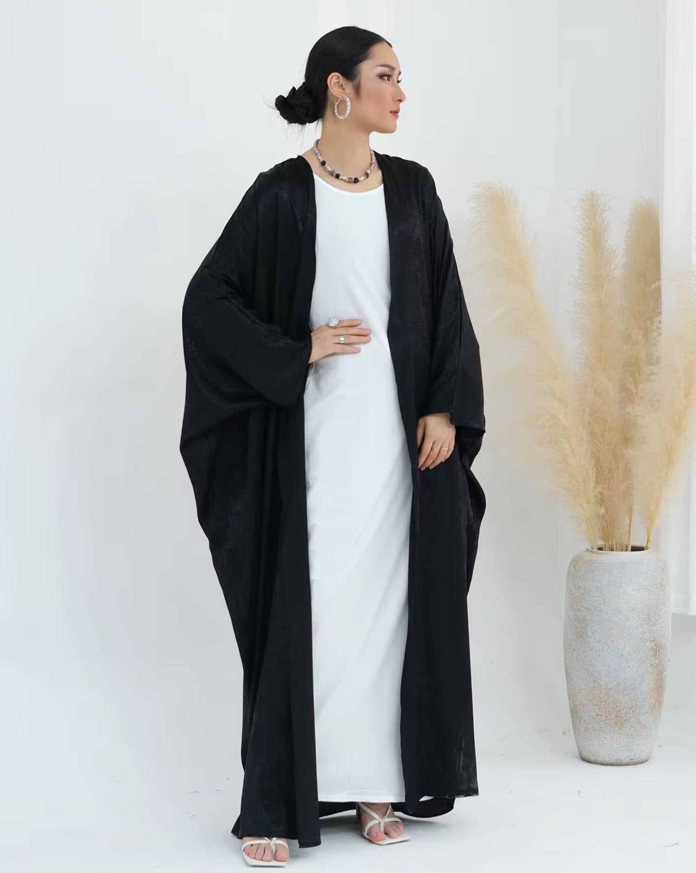 Zuveria Glossy Abaya