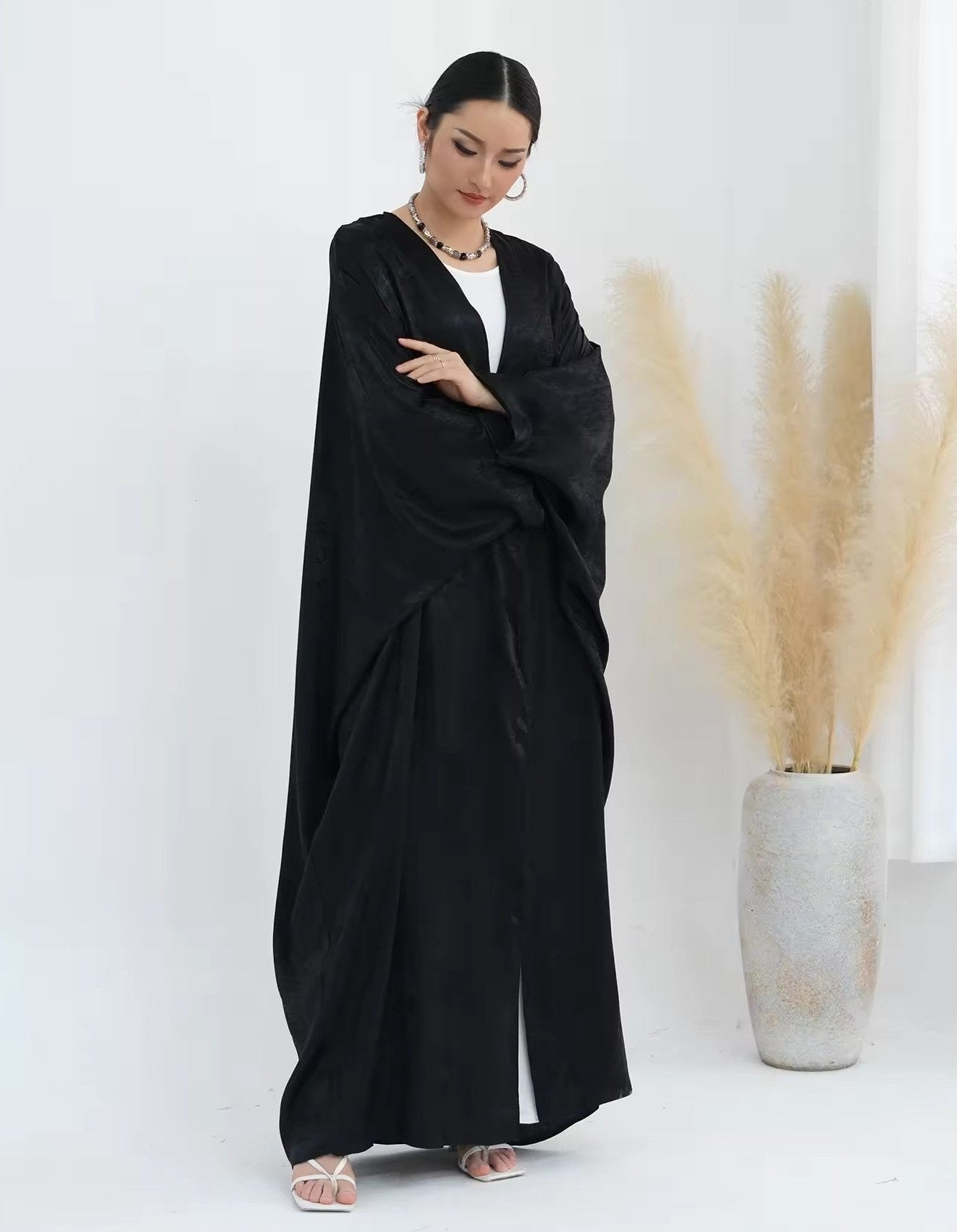 Zuveria Glossy Abaya