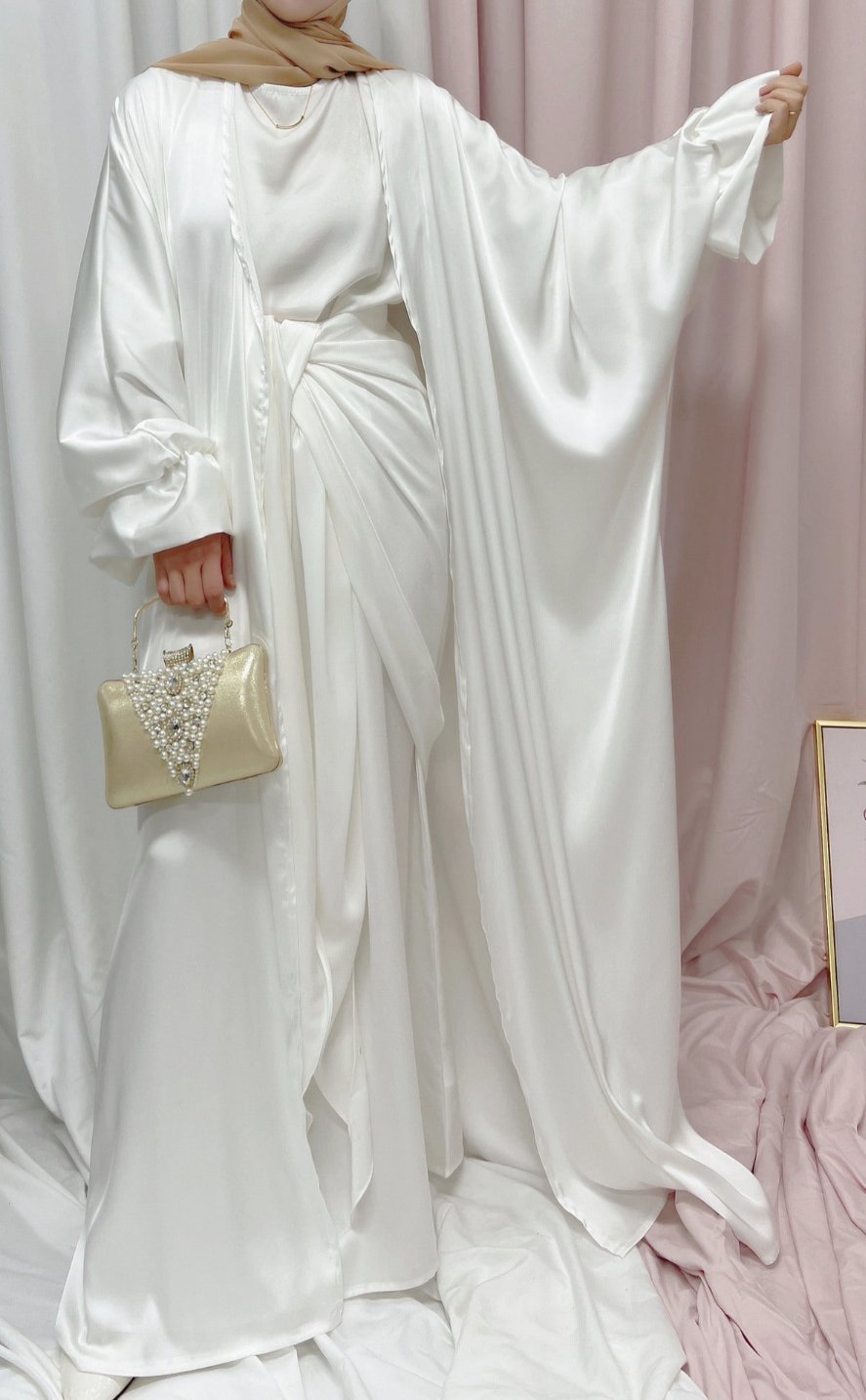 Maahwish Satin Abaya